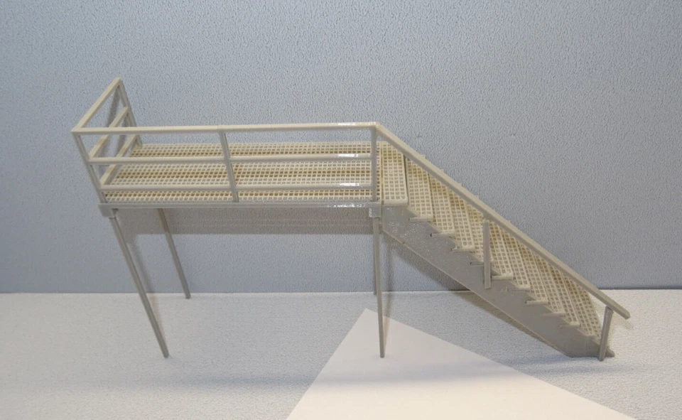 Neuheit 1:22,5  Metalltreppe Gitterstufen mit Podest Bausatz Modellbau Spur G - Bild 1 von 4