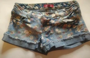 Forever 21Premium Denim Jeans Shorts Size 27 Embossed with Roses Cuffed - Picture 1 of 8