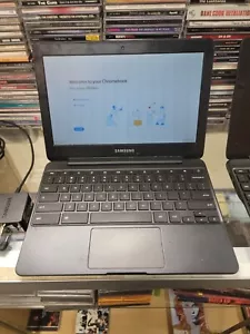 Samsung XE500C13-K02US Chromebook 4GB Ram 16GB SSD 11.6-Inch - Works Great - Picture 1 of 4