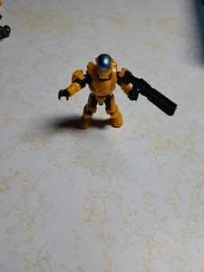 Halo Mega Construx Yellow Uncs Spartan Vector With Railgun Minifigure - Picture 1 of 5