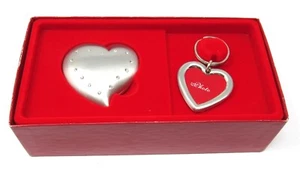 Juego de regalo grabado plateado caja baratija corazón y llavero foto Macys nuevo en caja - Imagen 1 de 6