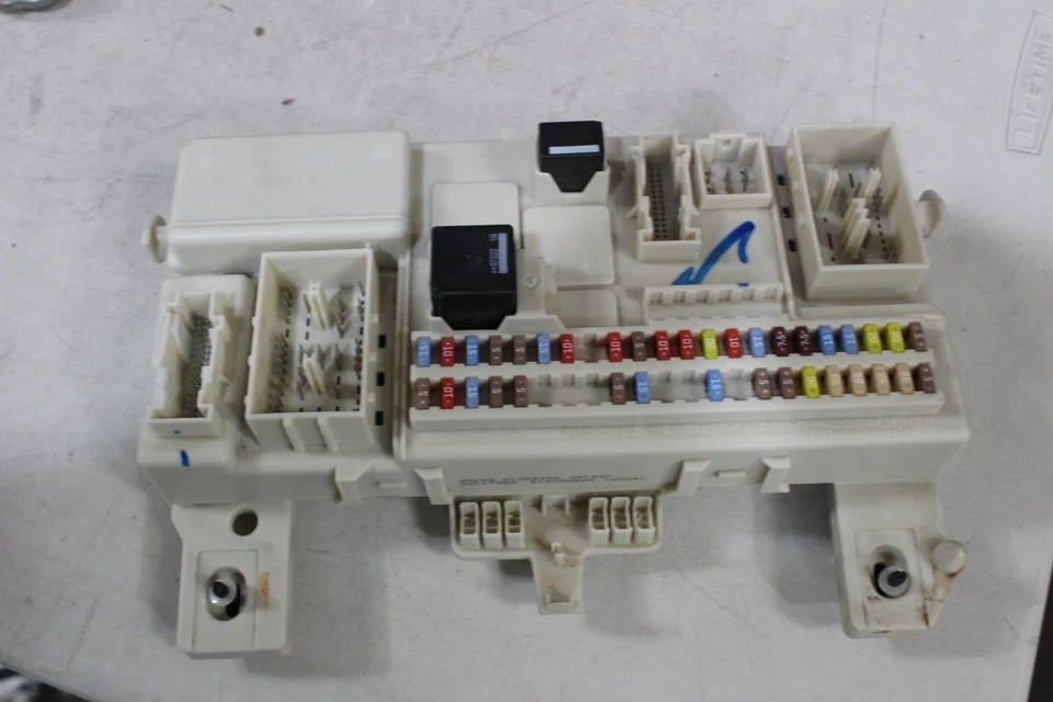 2004-2013 VOLVO S40 POWER MODULE FUSE BOX TIPM #0934872-47A - Image 1 of 1