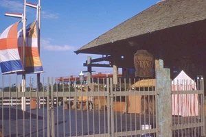 Disneyland Hotel Shipyard Inn Restaurant 1971 foto a colori diapositiva California - Foto 1 di 2