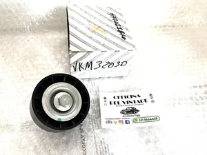 Puleggia Deflessione Alfa Romeo 155/156/166 OEM VKM 32030 - Imagen 1 de 2