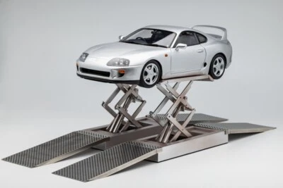 LCD 1:18 Toyota Supra A80 with Independent Lift Simulation Alloy Car Model NEW - Image 1 of 4