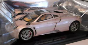 Motormax 1/18 Scale 73100PTM Pagani Huayra metallic Silver / Gold - Foto 1 di 4