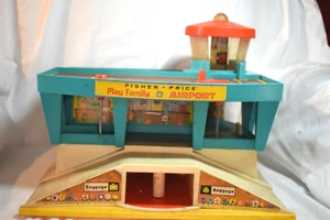 VINTAGE 1972 FISHER PRICE LITTLE PEOPLE #996 FAMILY AIRPORT - Picture 1 of 8