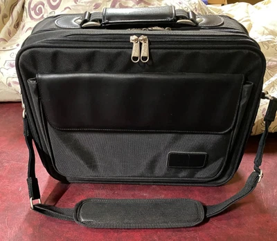 Maletín/bolso negro para portátil HP (Hewlett-Packard) 8700-63 excelente estado Foto 1 de 4