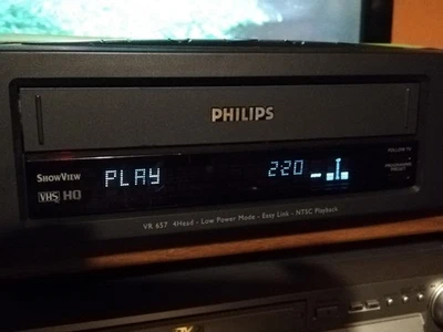 PHILIPS VR657  VCR - Video Registratore senza telecomando - Usato Revisionato - Immagine 1 di 4