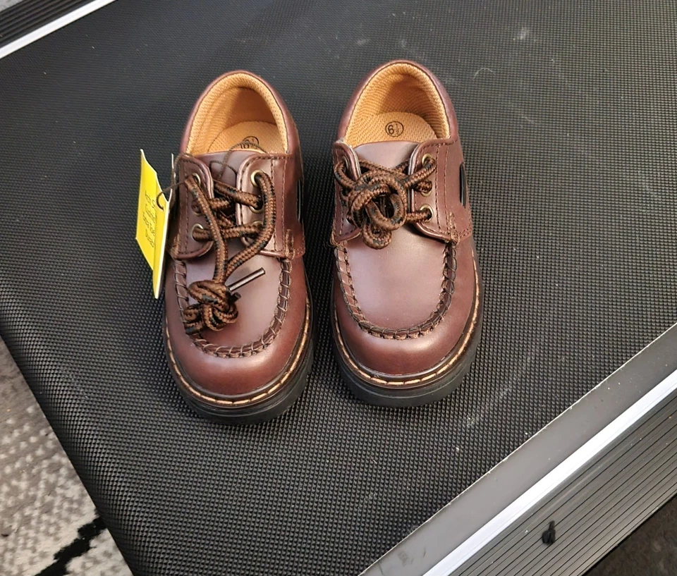 Smart Fit 男孩鞋 6 1/2 棕色皮革系带 — 第 1/4 张图片