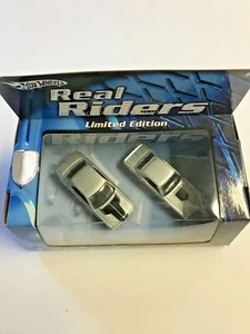 Hot Wheels-Limited Edition-Real Riders '70 CHALLENGER & '06 CHALLENGER Concept - Picture 1 of 2