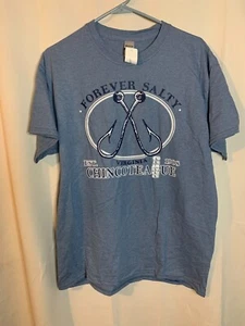 Neu mit Etikett Gildan Ultra Größe L für Herren - blaues kurzärmliges Forever Salty Oberteil Shirt - EF - Bild 1 von 3