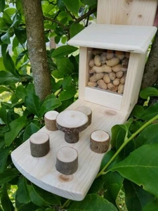 Futterhaus für Eichhörnchen, Futterstelle - Bild 1 von 25