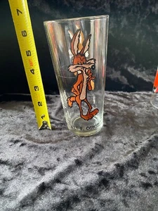 Vaso de colección 1973 Looney Tunes WILE E COYOTE Pepsi Collector - Imagen 1 de 2