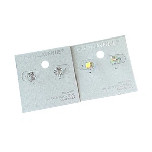 Neu mit Etikett 2 x 6 mm irisierende und klare Würfel Swarovski Kristall versilberte Ohrstecker - Bild 1 von 2