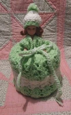 De colección Muñeca Papel Higiénico Rollo Cubierta Pelo Rojo Dama Vestido Sombrero Crochet Hecho a Mano Verde Foto 1 de 4