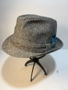 DOBBS Fifth Avenue Fedora Cappello Uomo Grigio Tweed Piuma Taglia 7 3/8 Vintage - Foto 1 di 5