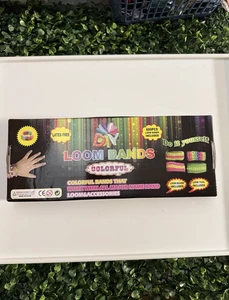 Deluxe Loom Bands Kit Latex Free 1000 rubber bands, 6 Charms, Loom Board NEW - Picture 1 of 2