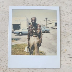 VINTAGE 1980er 86 Jahre alter Afroamerikaner Mann Portrait Polaroid Foto - Bild 1 von 4