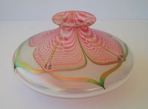 Vtg 1983 Stuart Abelman Vase Art Glass Pink Pulled Feather Iridescent 5" Tall - Picture 1 of 16