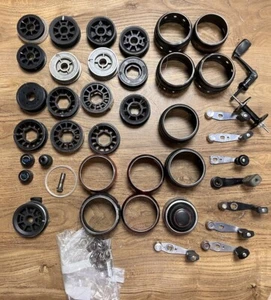 Mulinello da Pesca Abu Faccia Chiusa Ricambi Bobine Coppe DAIWA Abu River Reel - Foto 1 di 13