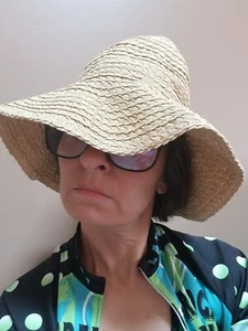ANN TAYLOR NATURAL STRAW FLOPPY BEACH CASUAL HAT - Picture 1 of 3