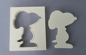 Betongießform Der weiße Beagle Snoopy 30x6cm doppelte Rand Hund liegt Woodstock - Bild 1 von 21