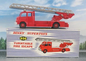 DINKY - #956 - BEDFORD TURNTABLE FIRE ESCAPE - FIRE ENGINE - IN ORIGINAL BOX🔥 - Picture 1 of 8