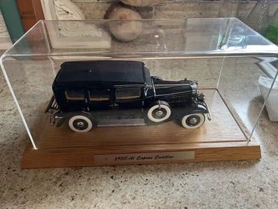 1930 Al Capone Cadillac Franklin Mint 1:24 Scale  - Image 1 of 4
