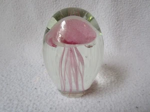 Dynasty Gallery China Briefbeschwerer Glas Paperweight Qualle rosa 207g 6,5x4cm - Picture 1 of 9
