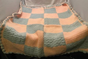 Vintage 1970s Baby Quilt Hand Knit Pink Blue Baby Blanket 28 x 26 Hand Crafted - Picture 1 of 9