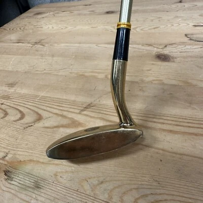 Celebrity 24K Gold Plated Golf Putter. 35in Right Handed. C Logo W/ Diamonds - Image 1 of 4
