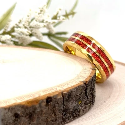 8毫米镀金钨圣诞戒指刻面设计和红色闪光镶嵌带 — 第 1/4 张图片