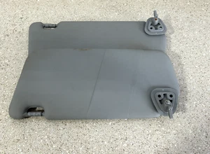 Juego de pares de parasoles laterales para conductor y pasajero Hyundai Accent 2006-2011 gris OEM - Imagen 1 de 3