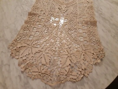 Ancien linge de maison centre ou chemin de table en dentelle broderies crochet - Photo 1/4