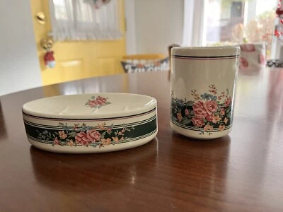 Jabonera y taza floral Croscill Coordinate by Bathelle Fashions COMPRA 1 o 2 CONJUNTOS Foto 1 de 4