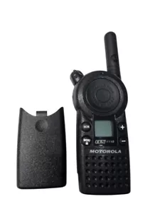 Motorola CLS1110 UHF Business 2-Way Radios Walkie Talkie - Picture 1 of 4