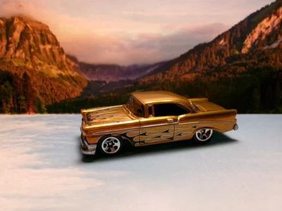 56 雪佛兰 2008 风火轮经典系列 4 金色 — 第 1/2 张图片