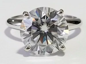 5,00 Karat Charles & Colvard 4 Krappen Moissanit Ring in 14K Gold - Bild 1 von 7