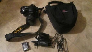 Nikon D40 6.1MP SLR Digital Camera w/ Nikon DX AF-S Nikkor 18-55mm ED Lens - Picture 1 of 11