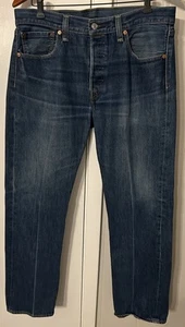 Jeans de mezclilla Levi's 501 corte original 33 x 30 lavado oscuro - Imagen 1 de 9