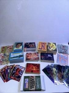 Über 500 verschiedene Non Sports Karten Lot inklusive 7 ungeöffnete Desert Storm Packs - Bild 1 von 15