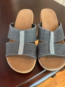 Sandalo Skechers Luxe in schiuma con zeppa grigio usato taglia 8 - Foto 1 di 4