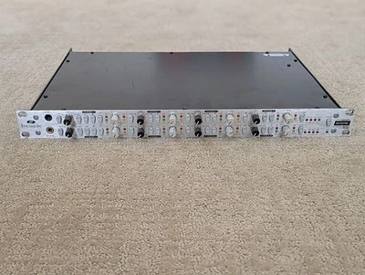 Preamplificador de micrófono Focusrite Platinum OctoPre de 8 canales tiene la opción AES y ADAT Foto 1 de 4