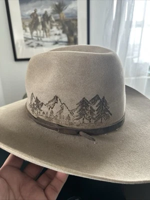 Sombrero Burns Personalizado con Escena de Montaña Grabada a Mano - Talla 7 1/2 Foto 1 de 4