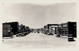 RPPC Main Street Lemmon South Dakota • Businesses Old Time Cars • Posted 1951 - Bild 1 von 2