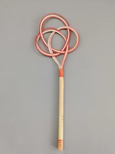 DDR Spielzeug Teppichklopfer aus Kunststoff 11,5 x 33 cm rot weiß VINTAGE Puppe - Bild 1 von 8