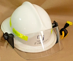 VTG Firefighter Chief Helmet Cairns & Brother N660C - Fire Rescue - Picture 1 of 7