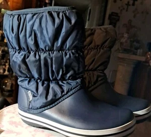 Crocs Women’s Winter Puff Boot Blue Pull On Puffy nylon Lightweight Size 8 NICE - Picture 1 of 19