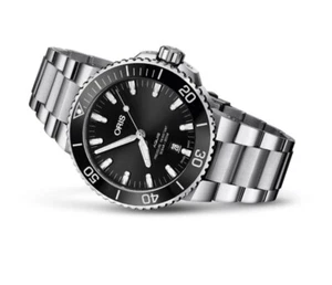 Oris AQUIS Black Dial 300 m , 43.5 mm DIVERS WATCH RRP $3600 SELLING in AUST - Picture 1 of 3